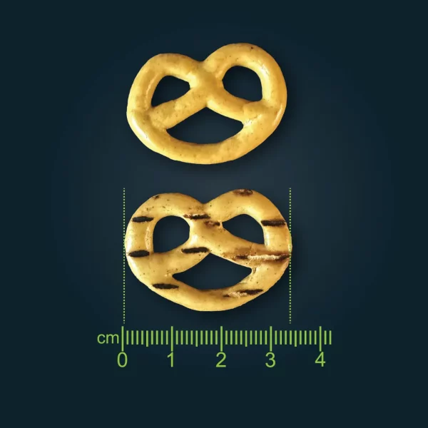 Klassische Laugensnack-Brezel mit typischer Form und goldbrauner Oberfläche.